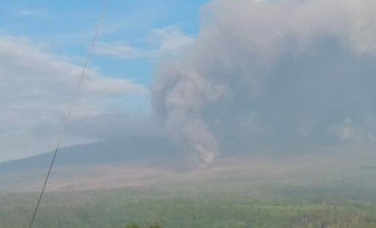 Gunung Semeru Terpantau Kembali Guguran Awan Panas
