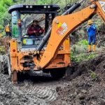 Jalur Ke Kawah Ijen Longsor Team gabungan Bersihkan Material