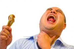 Cara Mengatasi Orang Tersedak Agar Tidak Berujung Dengan Kematian