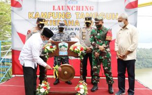 Kapolda Bersama Gubernur Malut Launching Lomba Kampung Tangguh Kieraha