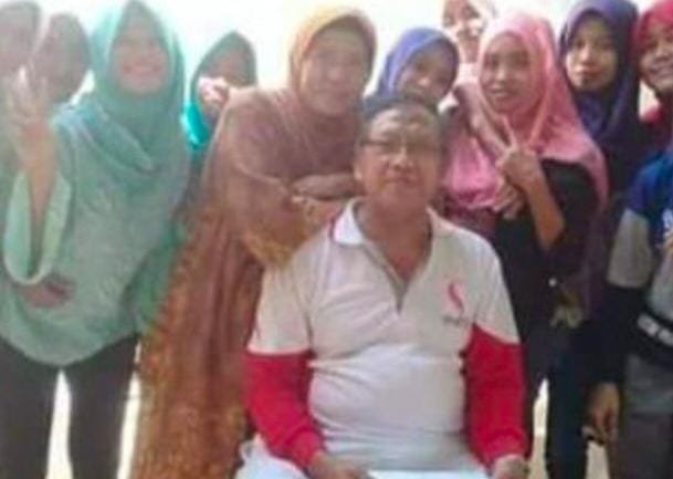 Kisah Cinta Sejati, Suami Meninggal Saat Bacakan Surat Yasin Sang Istri