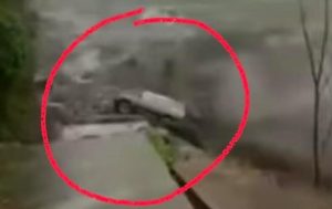 Mobil Terseret Lahar Dingin Gunung Semeru Viral Di Instagram