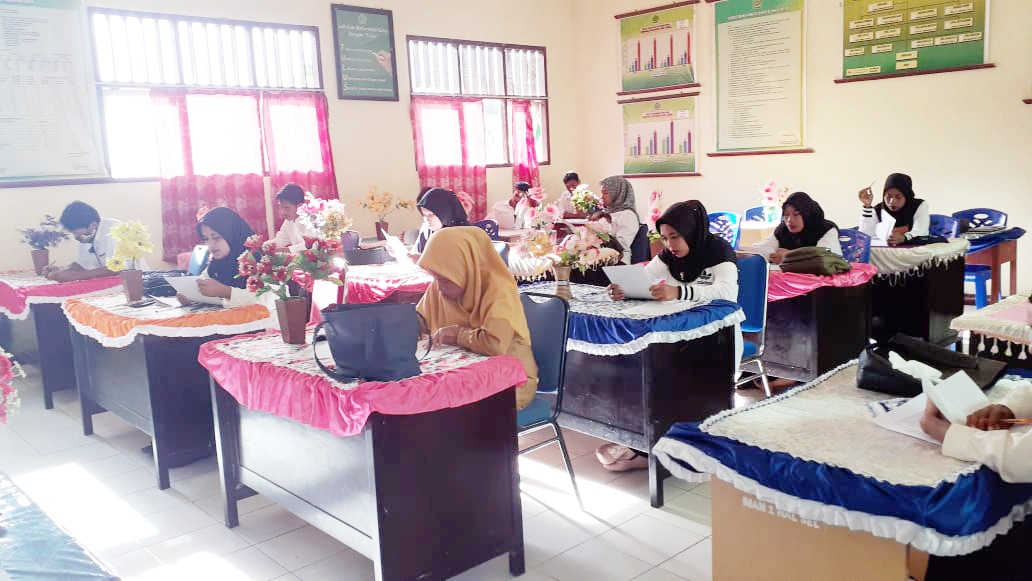 Tes Micro Teaching Bagi Calon Guru Honorer, Sekolah MAN I Halsel Hadirkan Dua Penguji Dari Akademisi