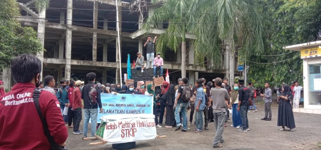 Demo Aliansi Mahasiswa Stkip Kieraha Ternate Ancam Boikot Kampus