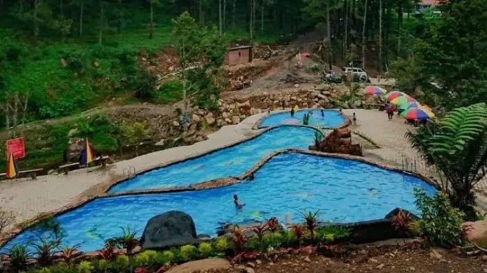 Bernah de Vallei, Pemandian Lembah Pinus Pacet Jadi Wisata Alam Paling Keren Untuk Dikunjungi