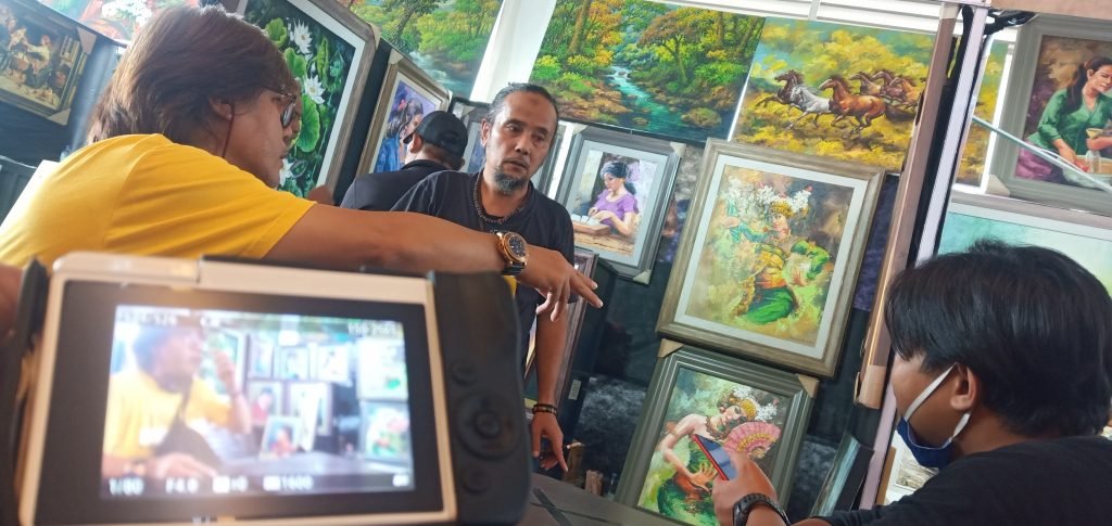 Pameran Lukisan Bertajuk Swarna Warni 2021 Bikin Sunrise Mall Berbeda