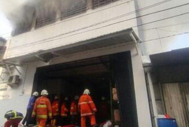 Gedung Di Tambaksari Surabaya Terbakar Diduga Karena Percikan Las