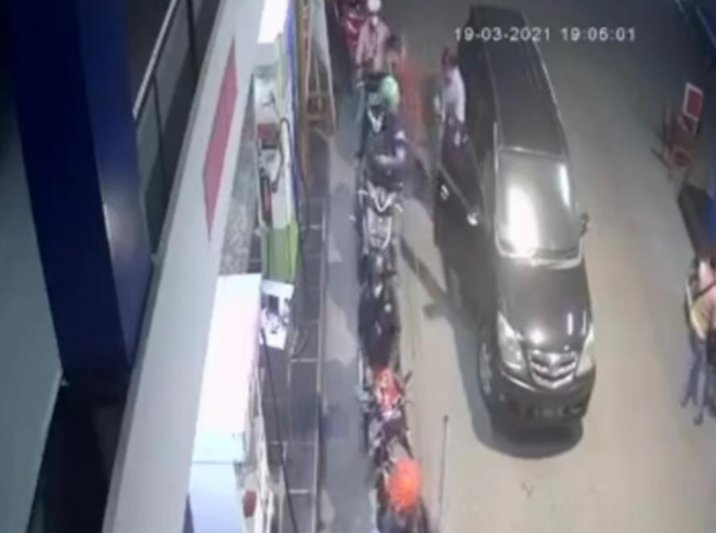 Petugas SPBU Karangpilang Dapat Hantaman Lantaran Tegur Pengendara