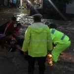 Banjir di Magetan Dengan Arus Deras Seret Motor