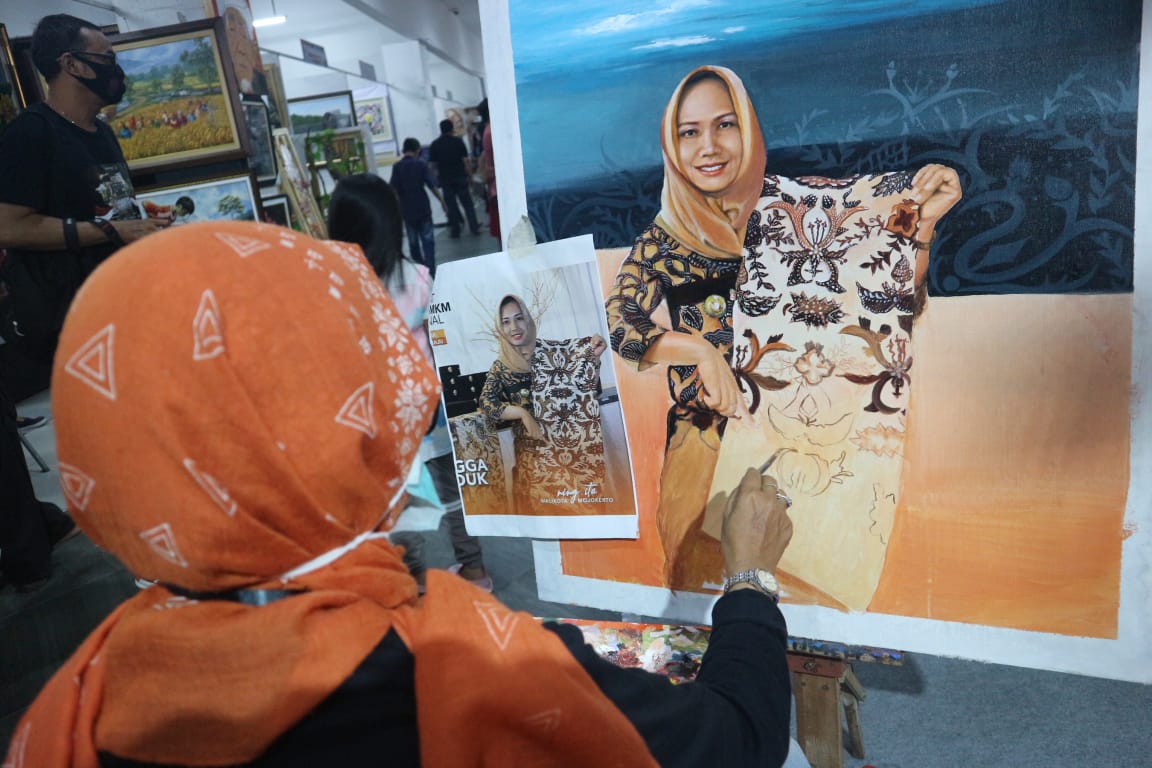 Walikota Mojokerto Bersama Batiku Batikmu jadi Inspirasi Pelukis di Swarna Warni Sunrise 2021