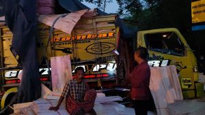Bus Sugeng Rahayu Tabrak Truk Muat Tripleks, 3 Orang Terluka