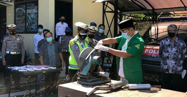 Awal Ramadhan Miras dan Knalpot Brong di Banyuwangi Dimusnahkan