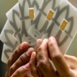 Harga emas Antam turun Rp 5000 loh, namun sedihnya harga buyback juga ikutan turun