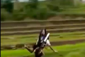 Aksi Balap Liar di Trawas Berujung Satu Pembalap Masuk Parit