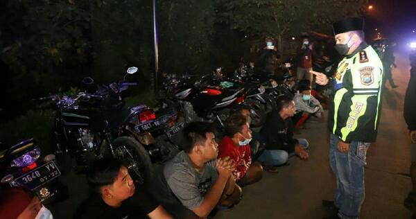 Razia Balap Liar Polres Mojokerto Amankan Ratusan Pemuda