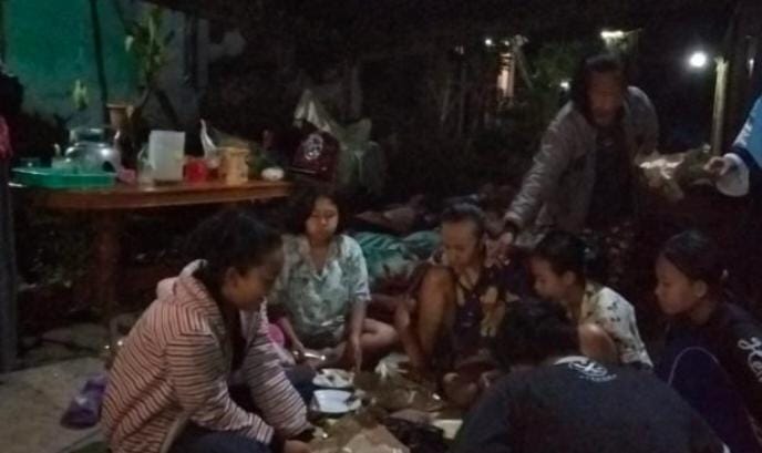 Sahur di Tenda Pengungsian Korban Gempa di Malang, Mengaku Masih Bersyukur