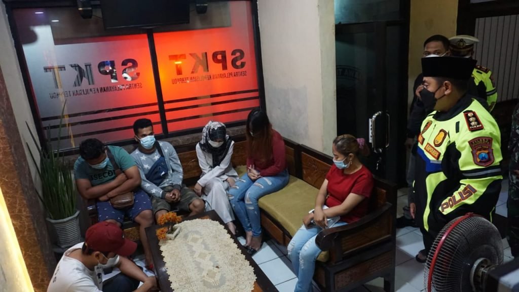 Nekat Wik Wik Di Bulan Puasa Pasangan Mesum Di Mojokerto Diamankan