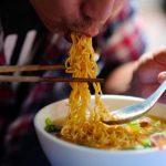 Sahur Pakai Mie Instan? Baca Ini Dulu Sebelum Kamu Dehidrasi Ditengah Puasa