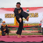 Pendekar PSHW TM Tunjukan Jurusnya Dihadapan Polisi Dan IPSI Kota Mojokerto