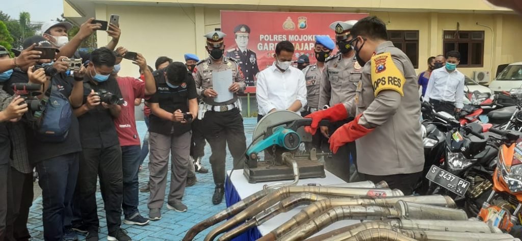 Knalpot Brong Hasil Operasi Mesra Berakhir Di Pemotongan