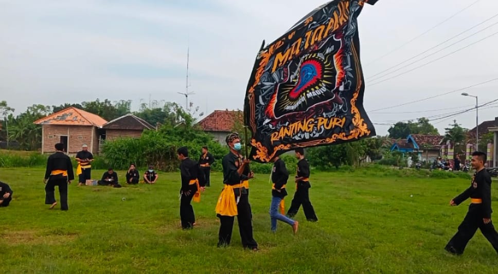 Laskar Syiar PSHW TM Majapahit Ranting Puri Gelar Longmarch