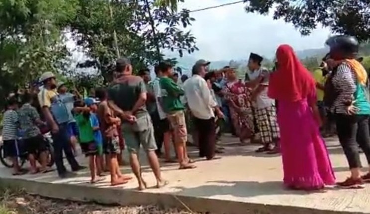  Blokiran Jalan Galian C Dibuka Warga Jatidukuh Ngamuk