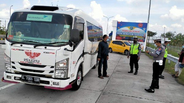 Nasib Pemudik Yang Melintas Pos Penyekatan Exit Tol Ngawi Akan Dikarantina