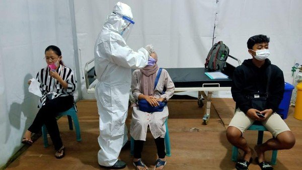 Arus Balik 2021, Pemudik di Pintu Exit Tol Probolinggo Jalani Rapid Antigen