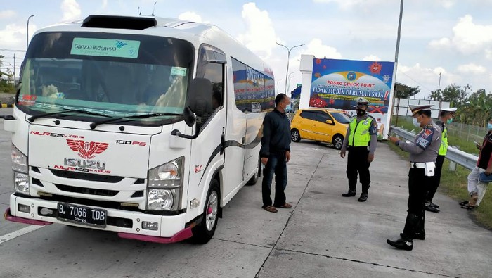 Nekat Mudik, Puluhan Ribu Kendaraan di Jatim Putar Balik