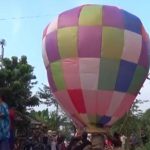 Balon Udara Raksasa Di Jombang Tradisi Menutup Hari Raya Idul Fitri