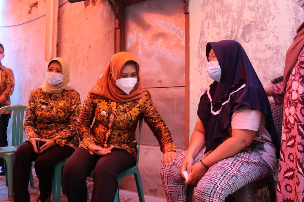 Korban Keganasan Ombak Pantai Bengkung Disambangi Walikota Mojokerto