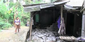 Korban Gempa Blitar di Lumajang Keluhkan Rumahnya Yang Nyaris Roboh
