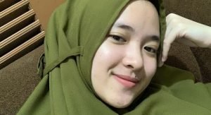 Elus-elus Perut Nissa Sabyan Disangka Hamil