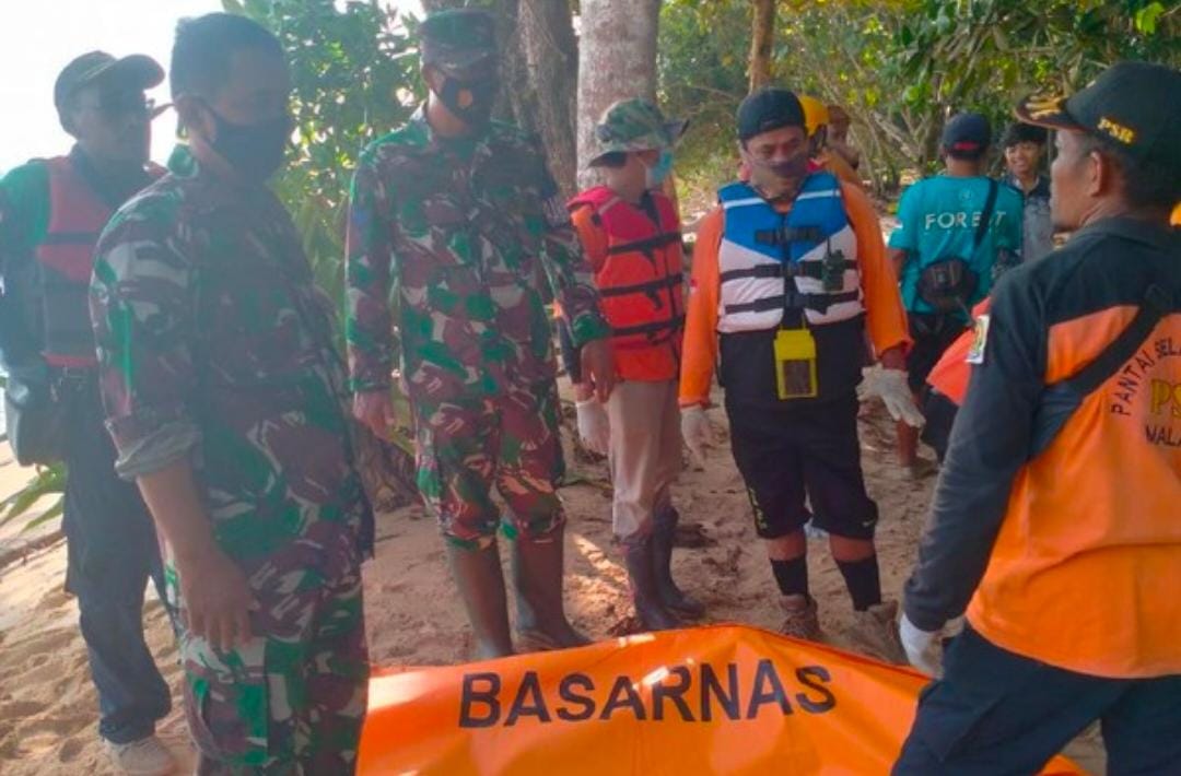 Ombak Pantai Banyu Meneng Makan Korban, Pria Asal Gresik Hilang