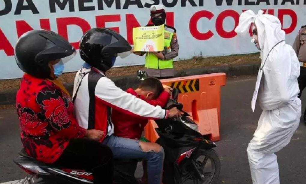 Pocong di Jembatan Suramadu Surabaya Bikin COVID-19 Kabur