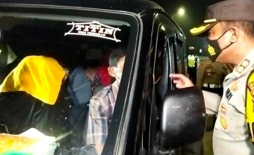 Kendaraan masuk Mojokerto diminta putar balik