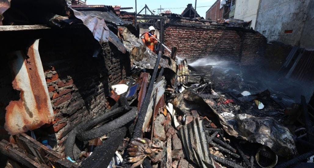 Rumah Kontrakan di Surabaya Ludes Terbakar Saat Ditinggal Mudik