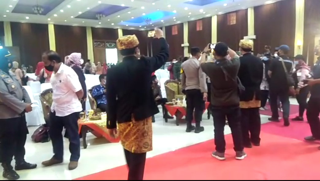 Wisuda SMA Di Emerald Hall Hotel Ayola Dibubarkan