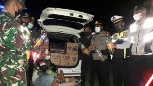 Polisi Gagalkan Peredaran Minuman Keras di Pos Penyekatan Larangan Mudik Treggalek