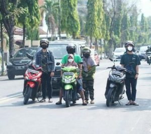 Viral, Aksi Nasionalisme Ditunjukkan Oleh Para Pengendara Motor di Kediri