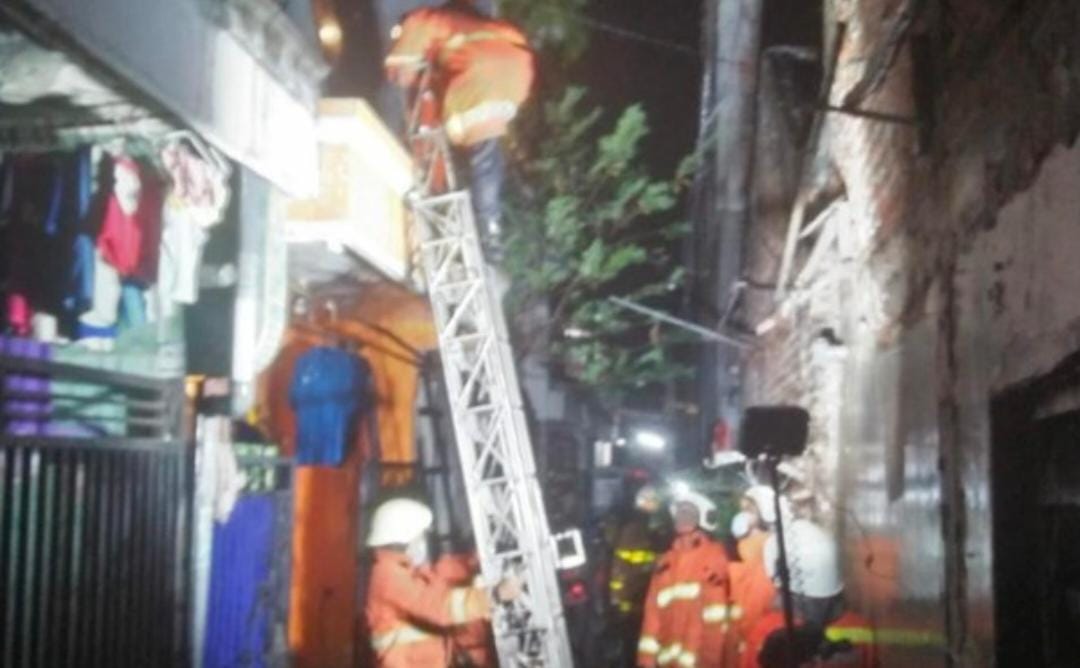 Kebakaran Dikapas Madya Surabaya, Makan Korban Dengan Luka Bakar