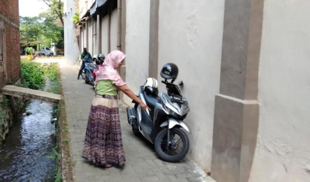Calon TKW Loncat Dari Gedung Centra Karya Semesta Malang, Bikin Heboh Warga