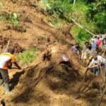 Perbukitan Setinggi 50 Meter Longsor Buat Aktifitas Lumpuh