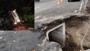 Jalan Ambrol di Kediri Bikin Dump Truk Terperosok