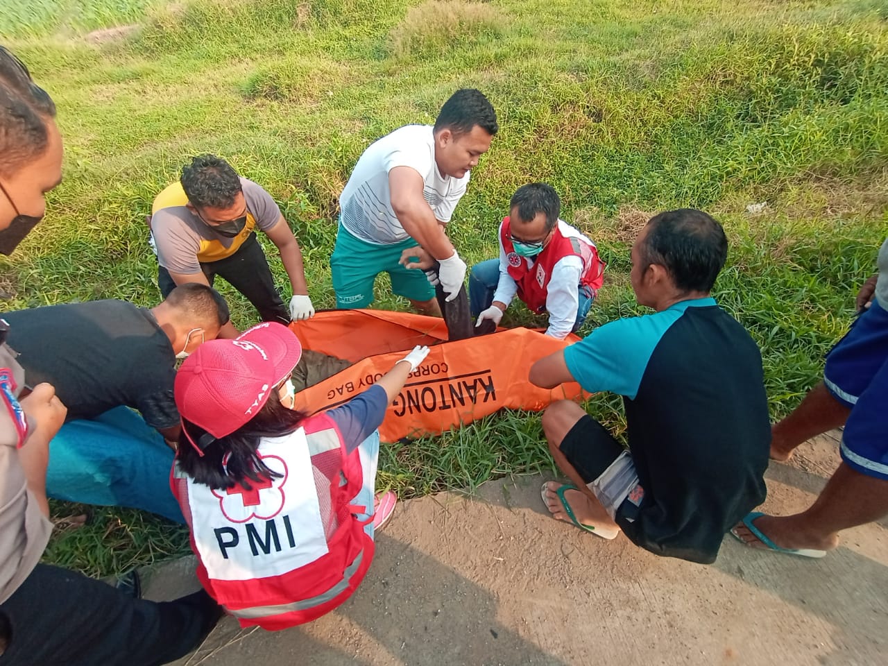 https://www.google.com/maps/place/Pekukuhan,+Mojosari,+Mojokerto,+East+Java/@-7.513241,112.5209502,15z/data=!3m1!4b1!4m5!3m4!1s0x2e780b56da066ee9:0x915cffd2e4c3fe58!8m2!3d-7.513011!4d112.5274893 Ngebut Pakai Kawasaki Ninja, Satu Nyawa Bablas ke Akherat