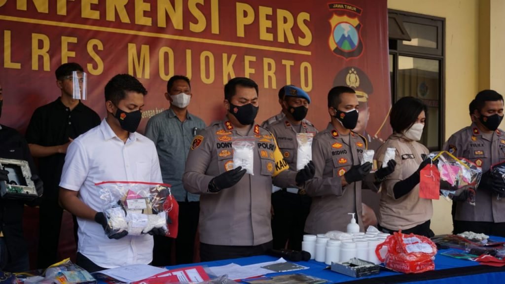 Penyelundupan Sabu Dalam CD Room Melalui Expedisi Jasa Pengiriman Digagalkan Polres Mojokerto