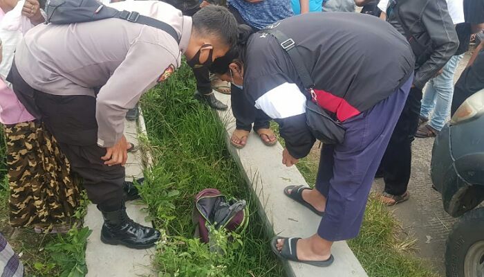 Penemuan Mayat Bayi Dalam Tas Ransel di Selokan, Gegerkan Warga