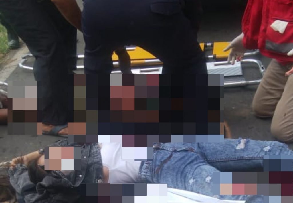 Pasangan Kekasih Tabrak Dump Truck Di Gondang, Satu Tewas Satu Kaki Patah