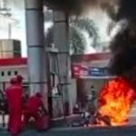 Suzuki Satria F Ludes Terbakar Saat Isi BBM di SPBU