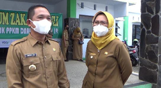 Hebat ! Bupati dan Wakil Bupati Lumajang Kompak Berikan Gajinya Untuk Warga Terdampak PPKM Darurat